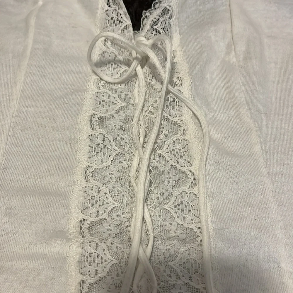 Vintage Elegant White Lace Trimmed Women's Top - Picture 4 of 9